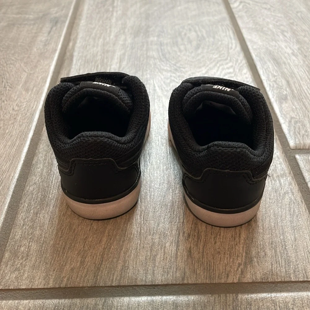 Nike Black Toddler Velcro Sneakers with White Soles